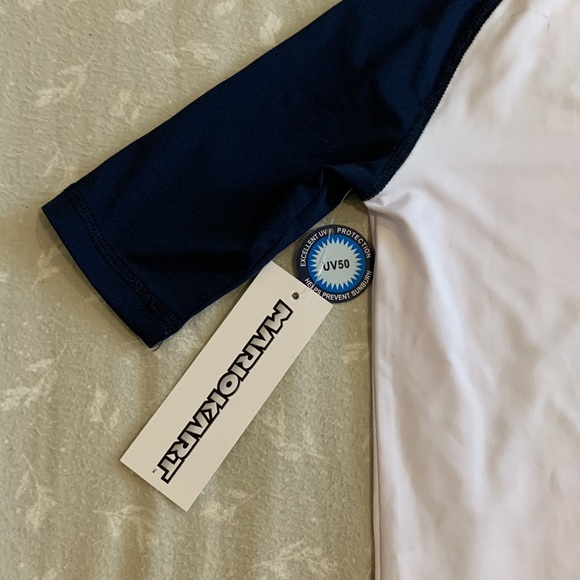 NWT Rash guard Mario Kart - Picture 5 of 7